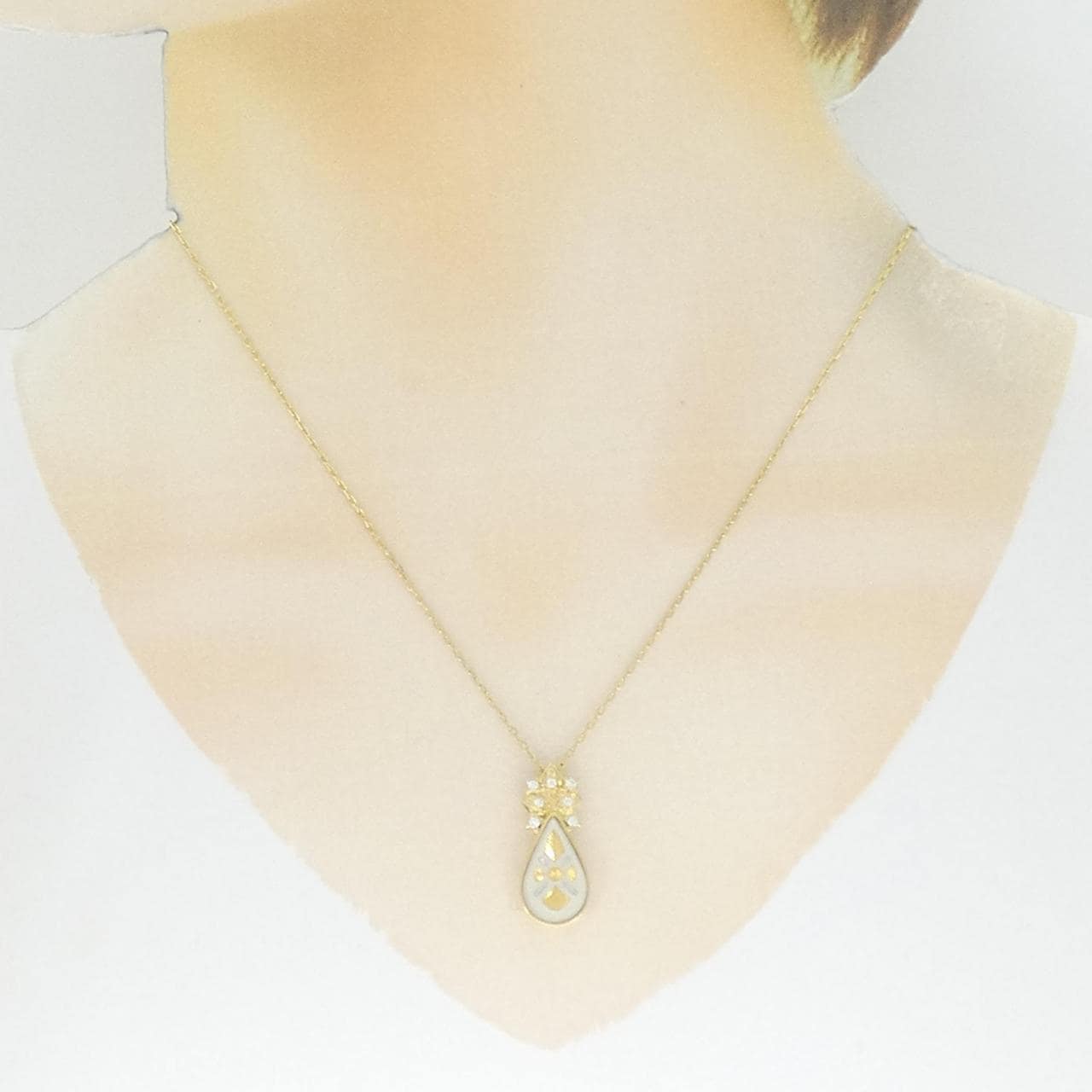 MIKIMOTO mother of pearl necklace