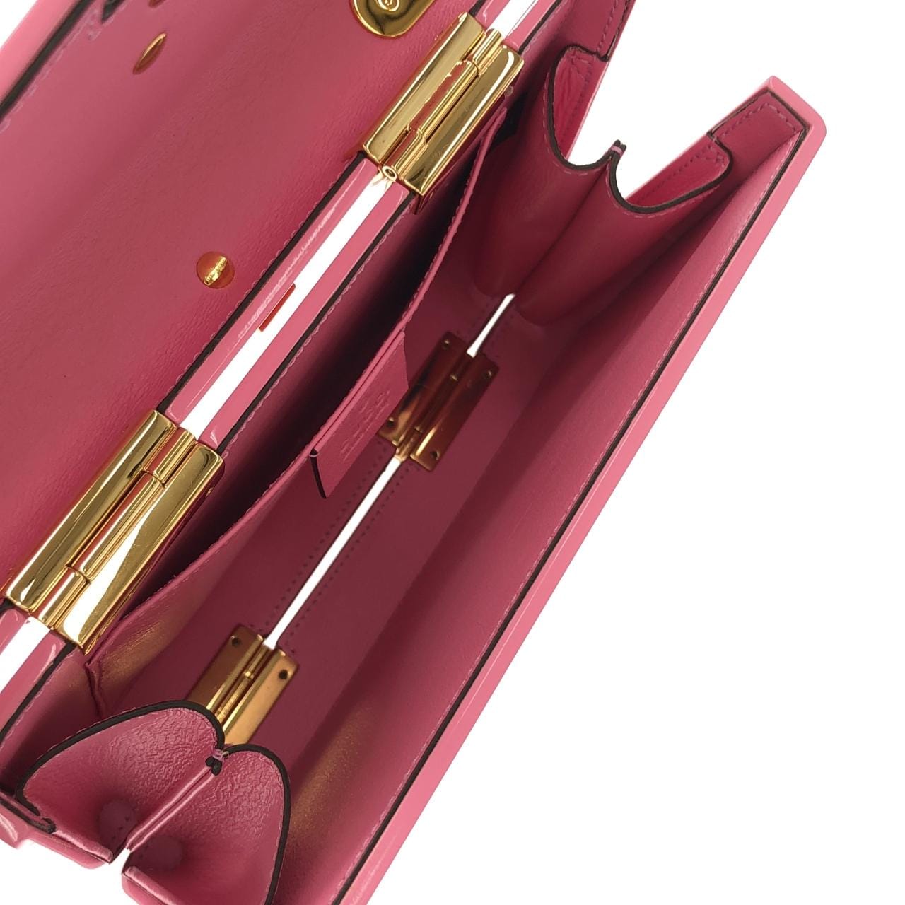 グッチ SYLVIE 589482 J3HSG バッグ