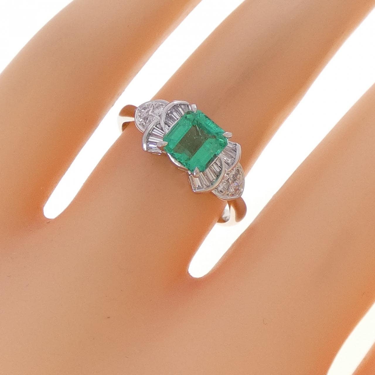 PT900 エメラルド リング 0.88CT