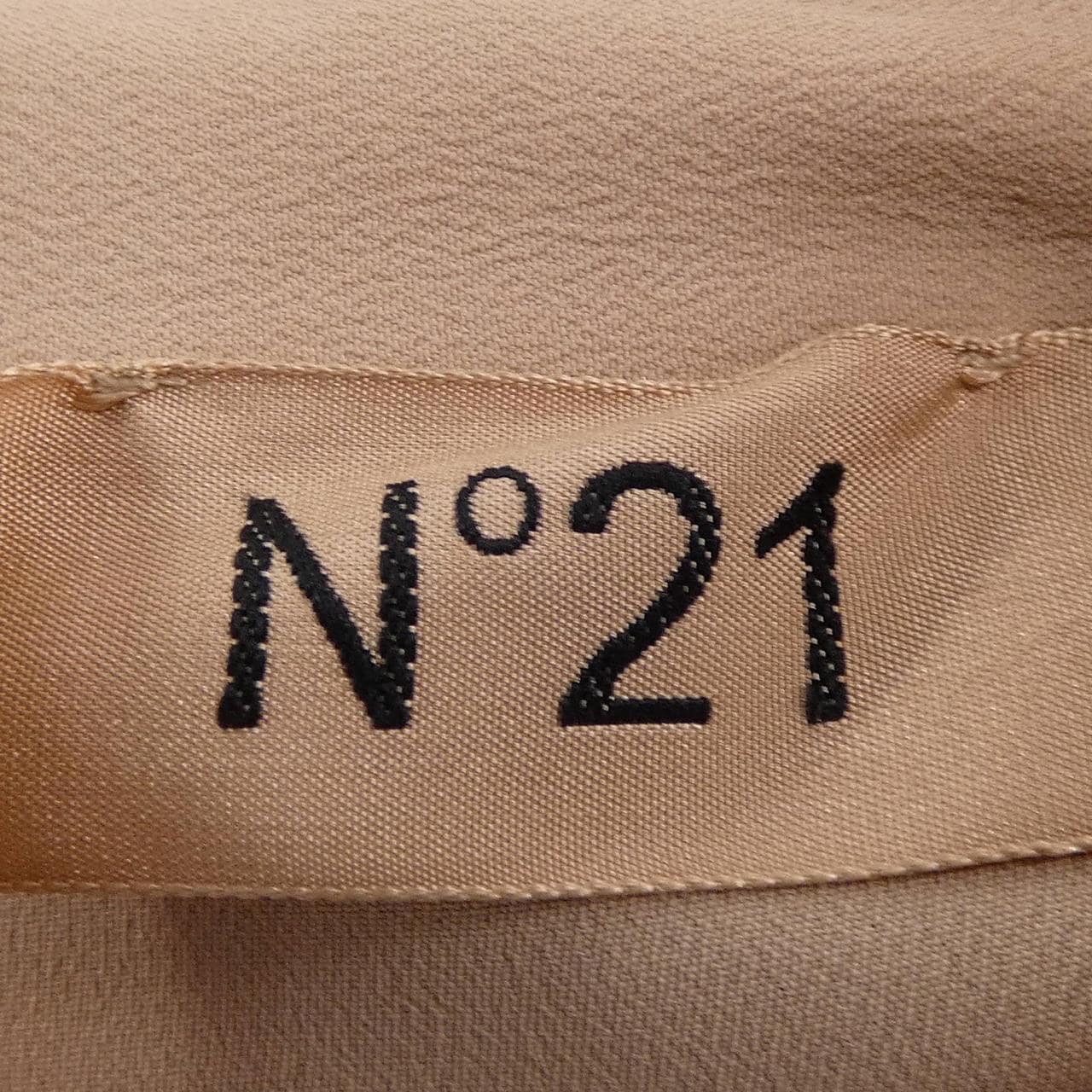 ヌメロヴェントゥーノ N°21 ワンピース