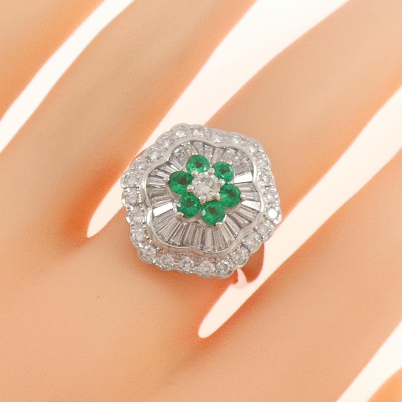 PT900 フラワー エメラルド リング 0.45CT