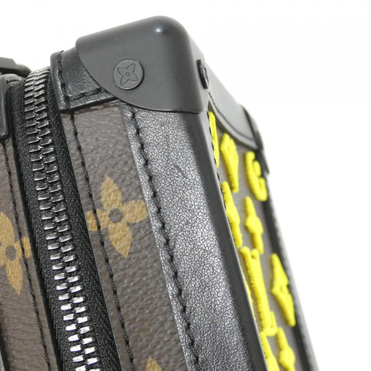 ルイヴィトン モノグラム タフタージュ ヴァーティカル ソフトトランク M45079 ショルダーバッグ