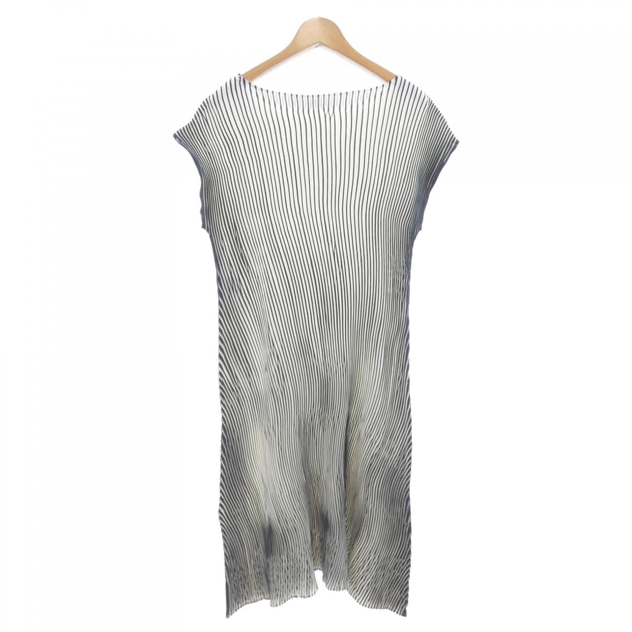 イッセイミヤケ ISSEY MIYAKE IM41FH601 ワンピース