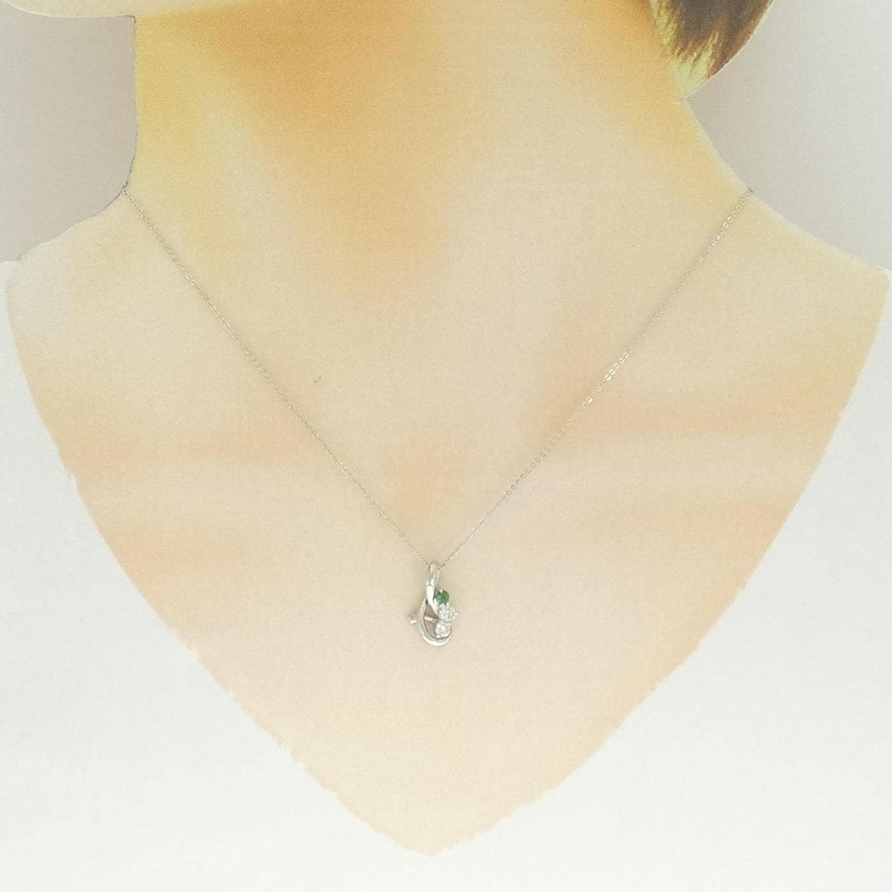PT900/PT950 グリーンガーネット ネックレス