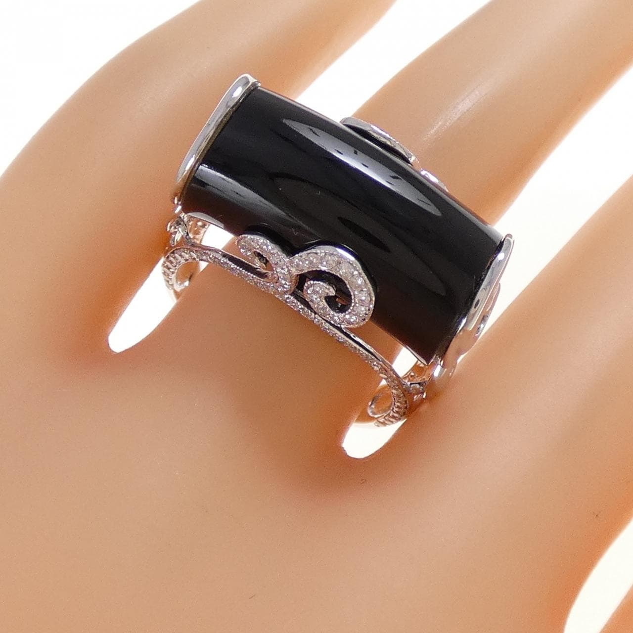 585WG オニキス リング 18.72CT