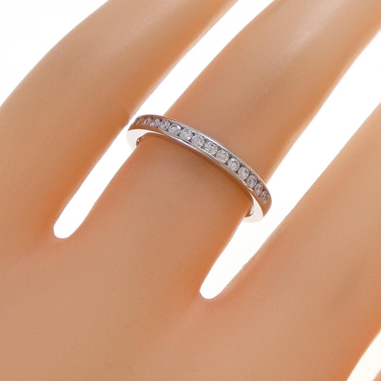 ティファニー ハーフサークル チャネルセッティング リング