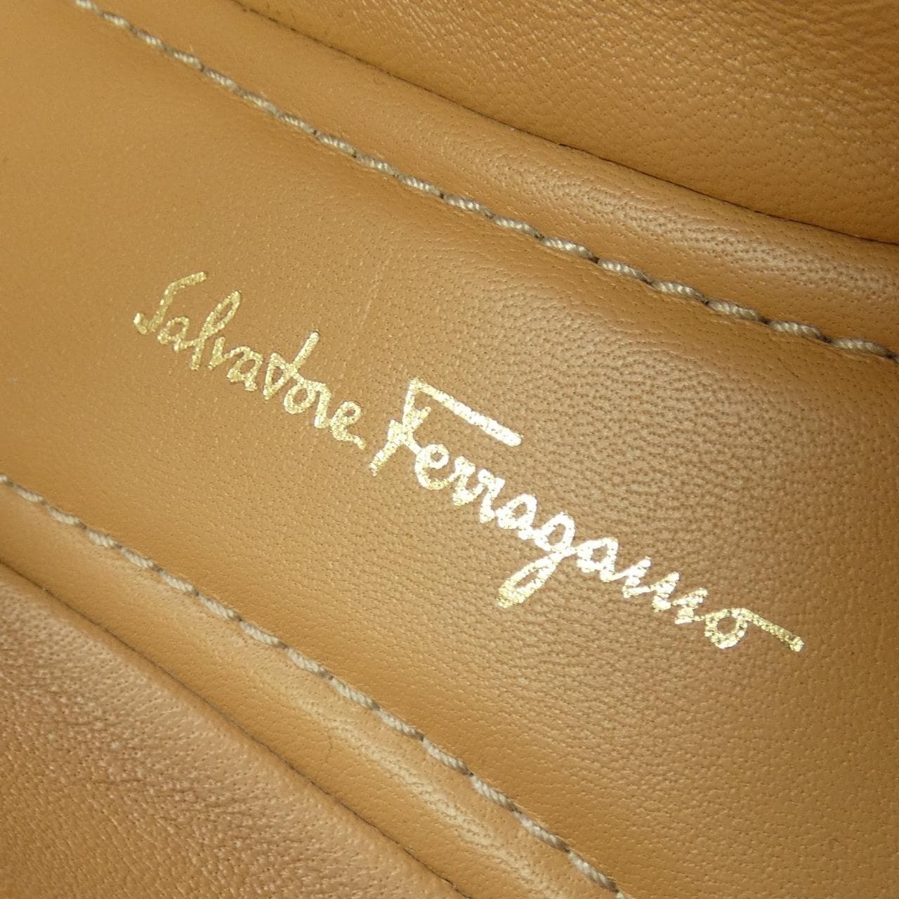サルヴァトーレフェラガモ SALVATORE FERRAGAMO フラットシューズ