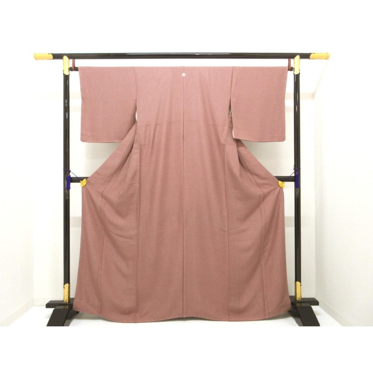 色無地　対い蝶