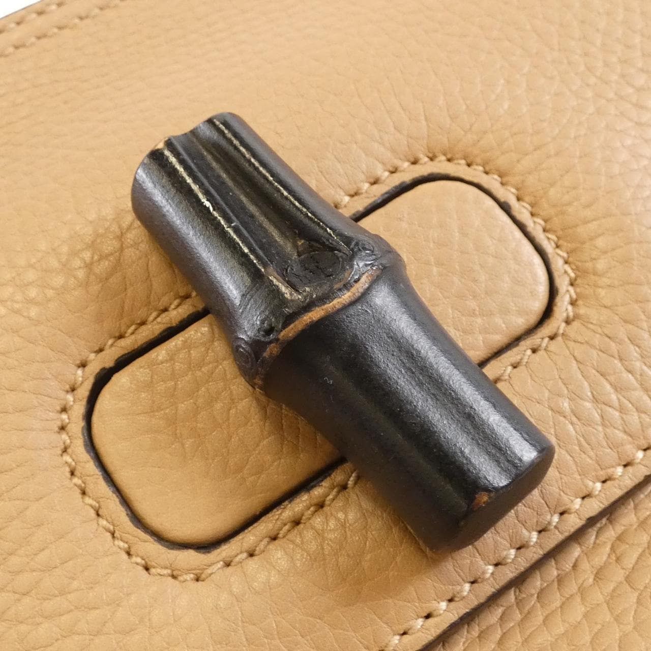 グッチ 370831 A7M0N バッグ