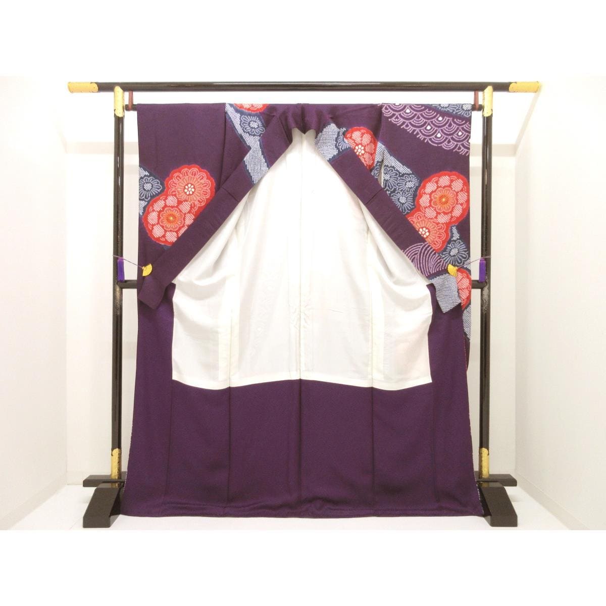 振袖　友禅金彩加工　絞り加工刺繍入