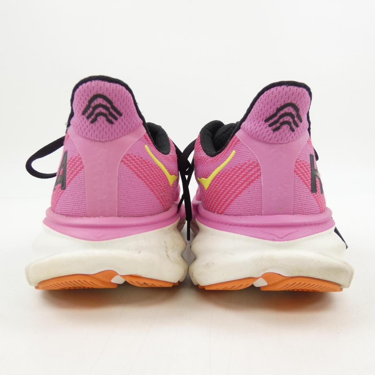 ホカオネオネ HOKA ONE ONE スニーカー