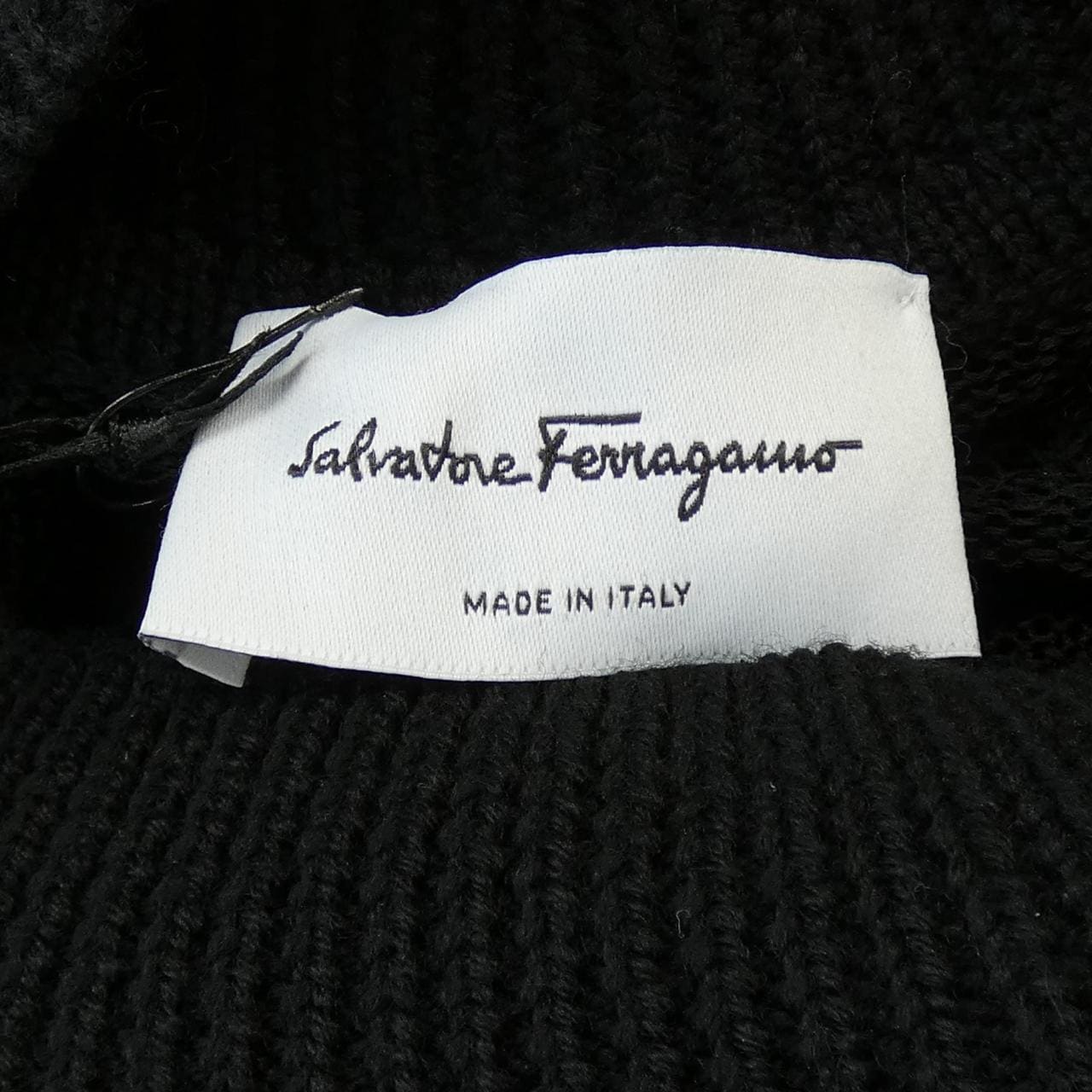 薩爾瓦托雷‧菲拉格慕SALVATORE FERRAGAMO薩爾瓦托雷‧菲拉格慕 (Salvatore Ferragamo) 一件