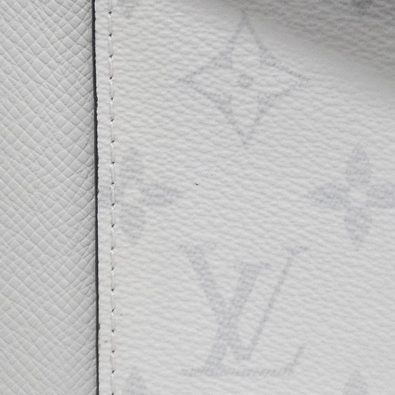 ルイヴィトン タイガ ラマ フラップ メッセンジャー M30411 ショルダーバッグ