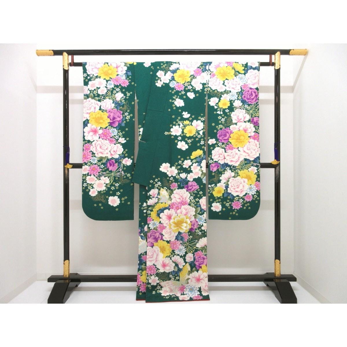 振袖　友禅金彩加工　刺繍入り