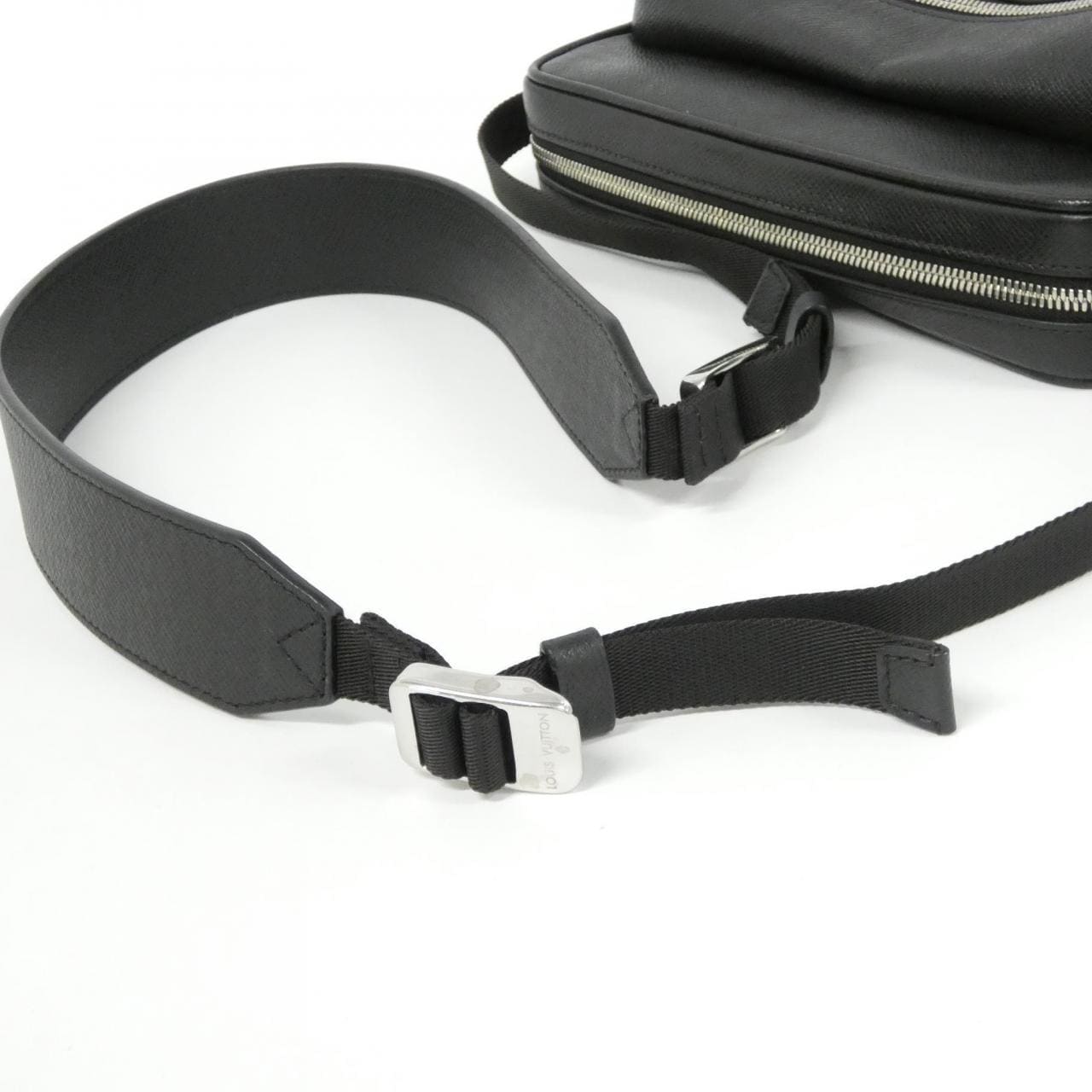 ルイヴィトン タイガ アウトドア メッセンジャー PM M33435 ショルダーバッグ