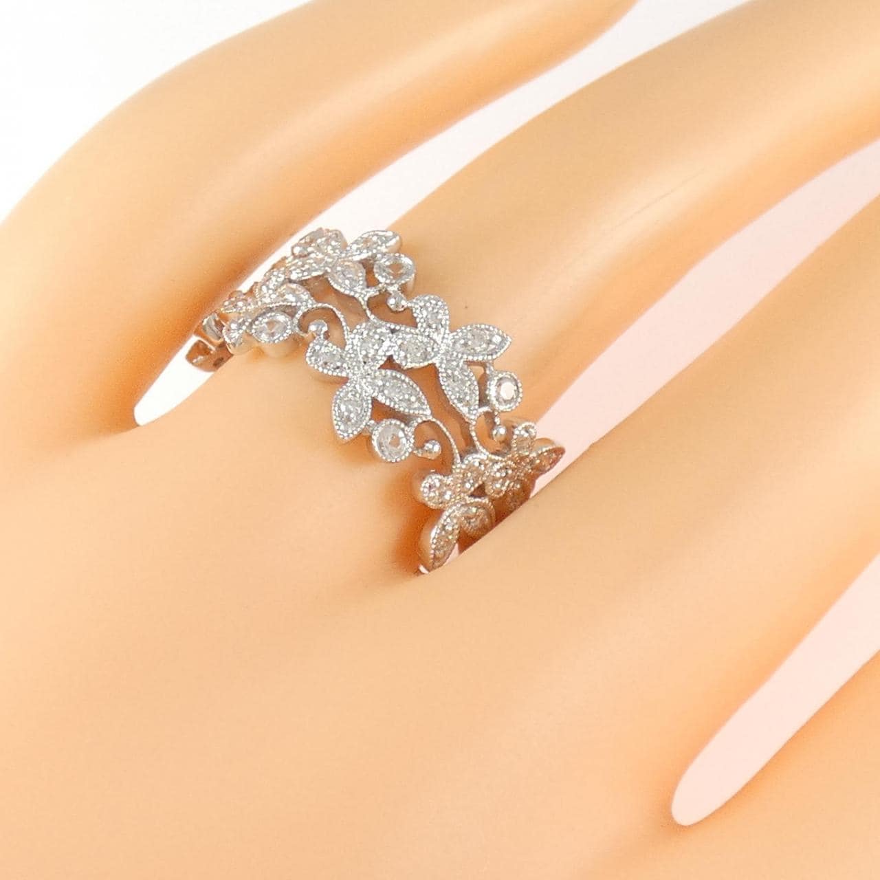K18WG ホワイトサファイヤ リング 0.23CT