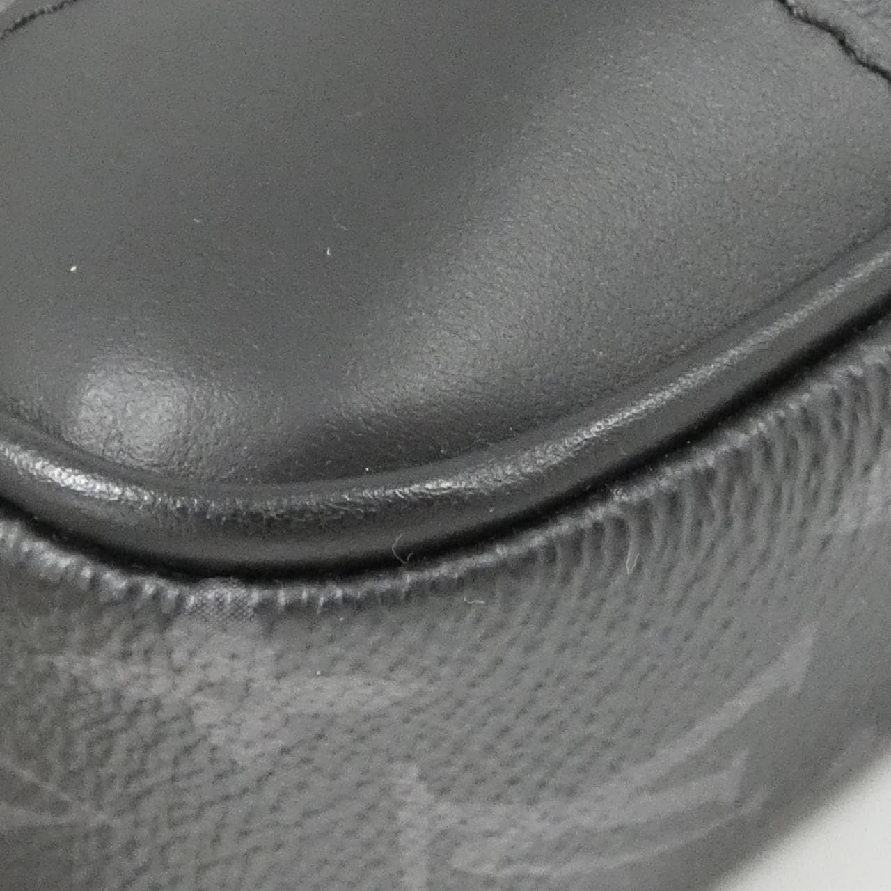 ルイヴィトン モノグラム エクリプス ポルト ドキュマン ヴォワヤージュ M46457 バッグ