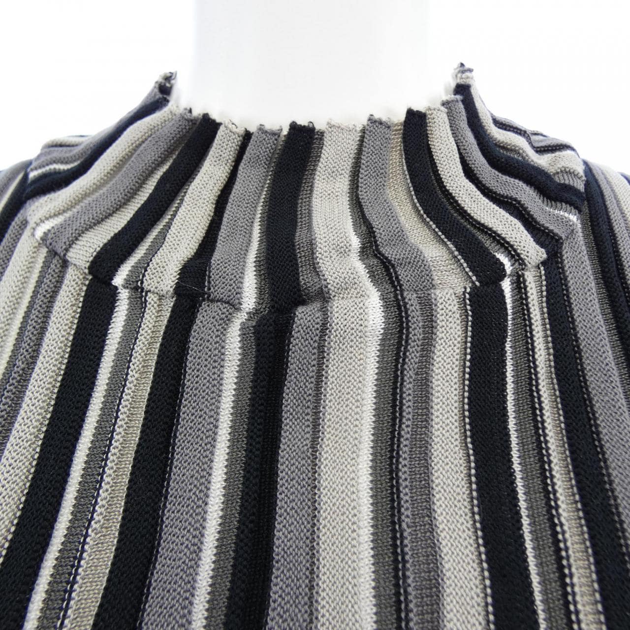 イッセイミヤケ ISSEY MIYAKE トップス