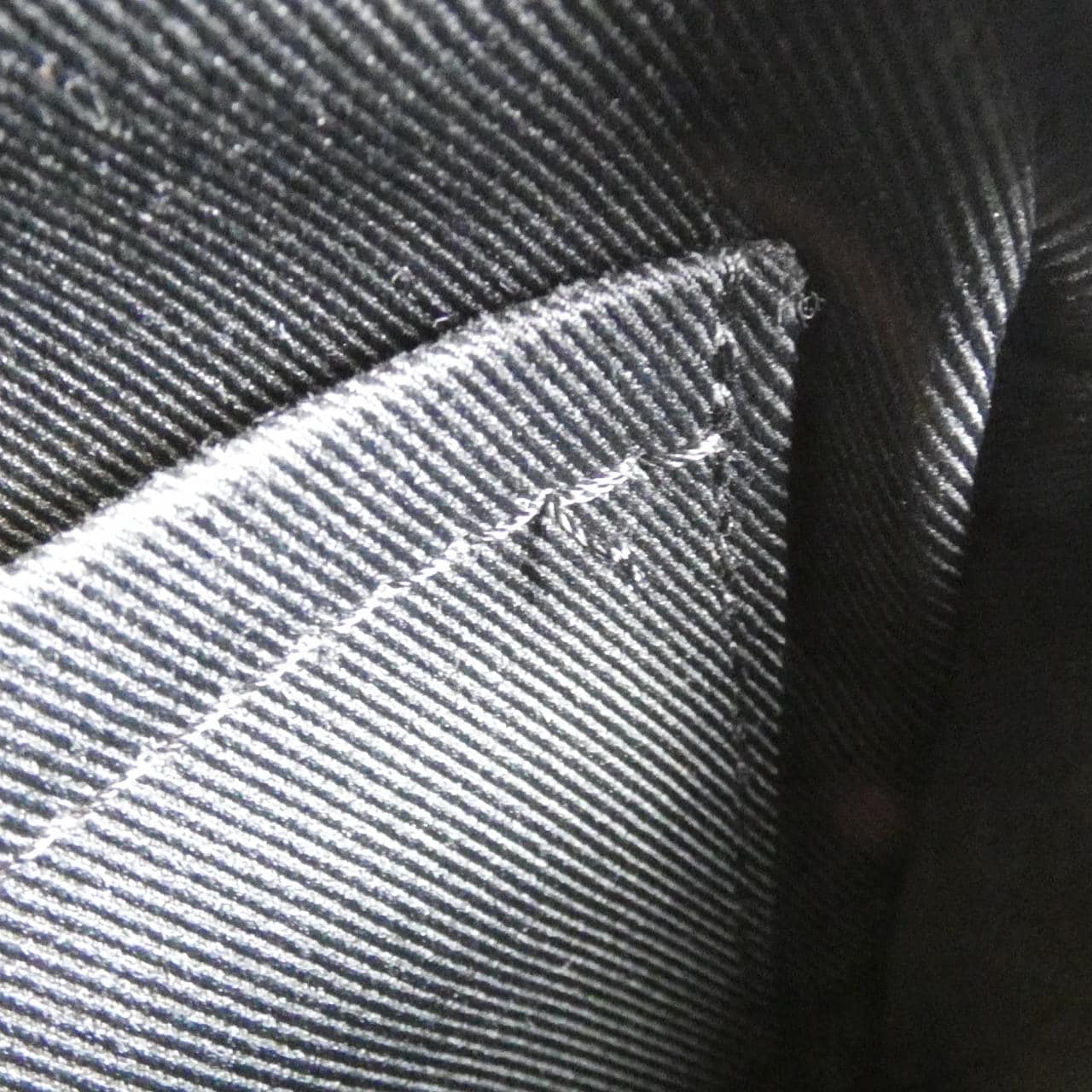 ルイヴィトン タイガ アントン メッセンジャー PM M34408 ショルダーバッグ