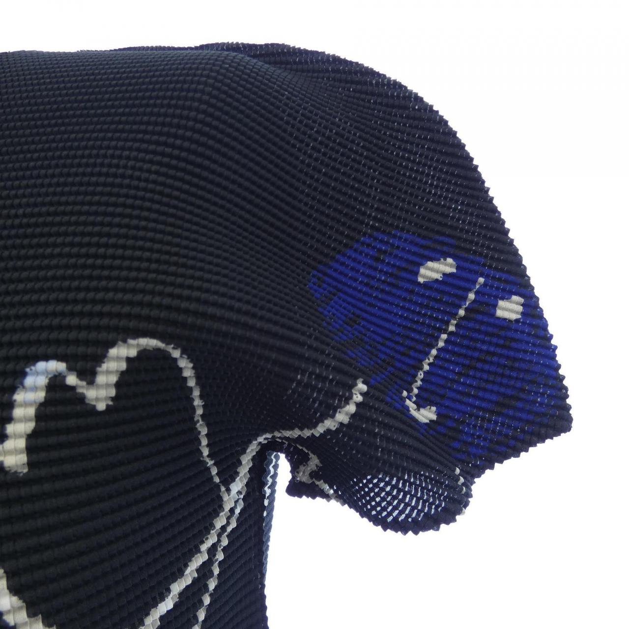 ミーイッセイミヤケ me ISSEY MIYAKE トップス