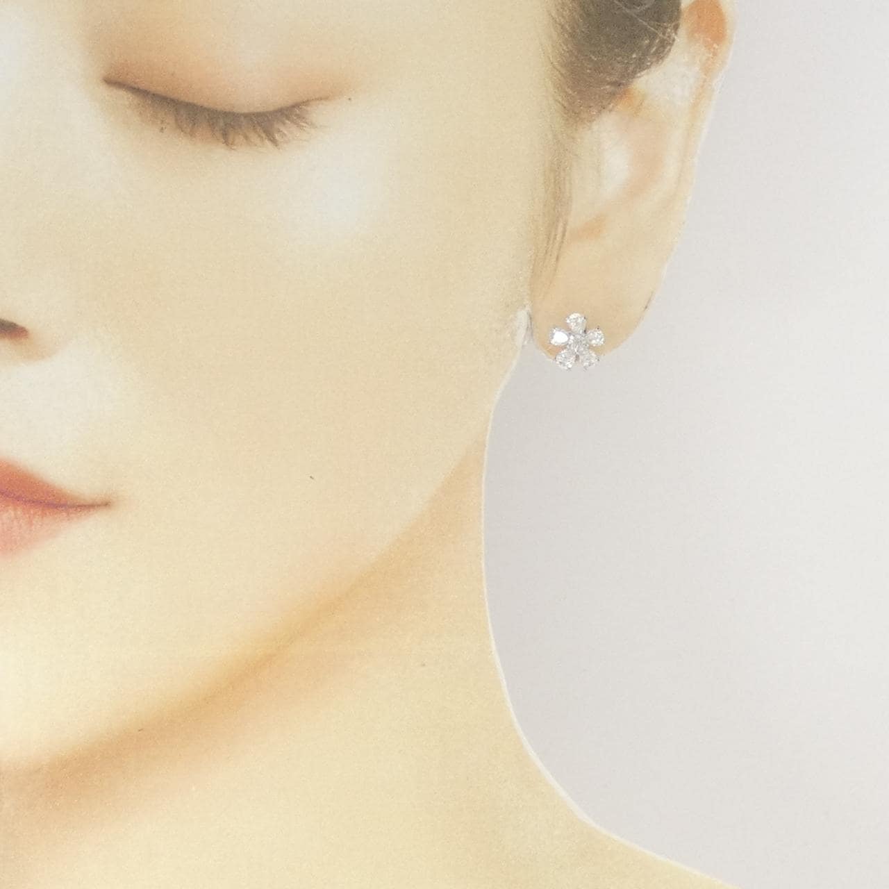K18WG フラワー ダイヤモンド ピアス 1.60CT