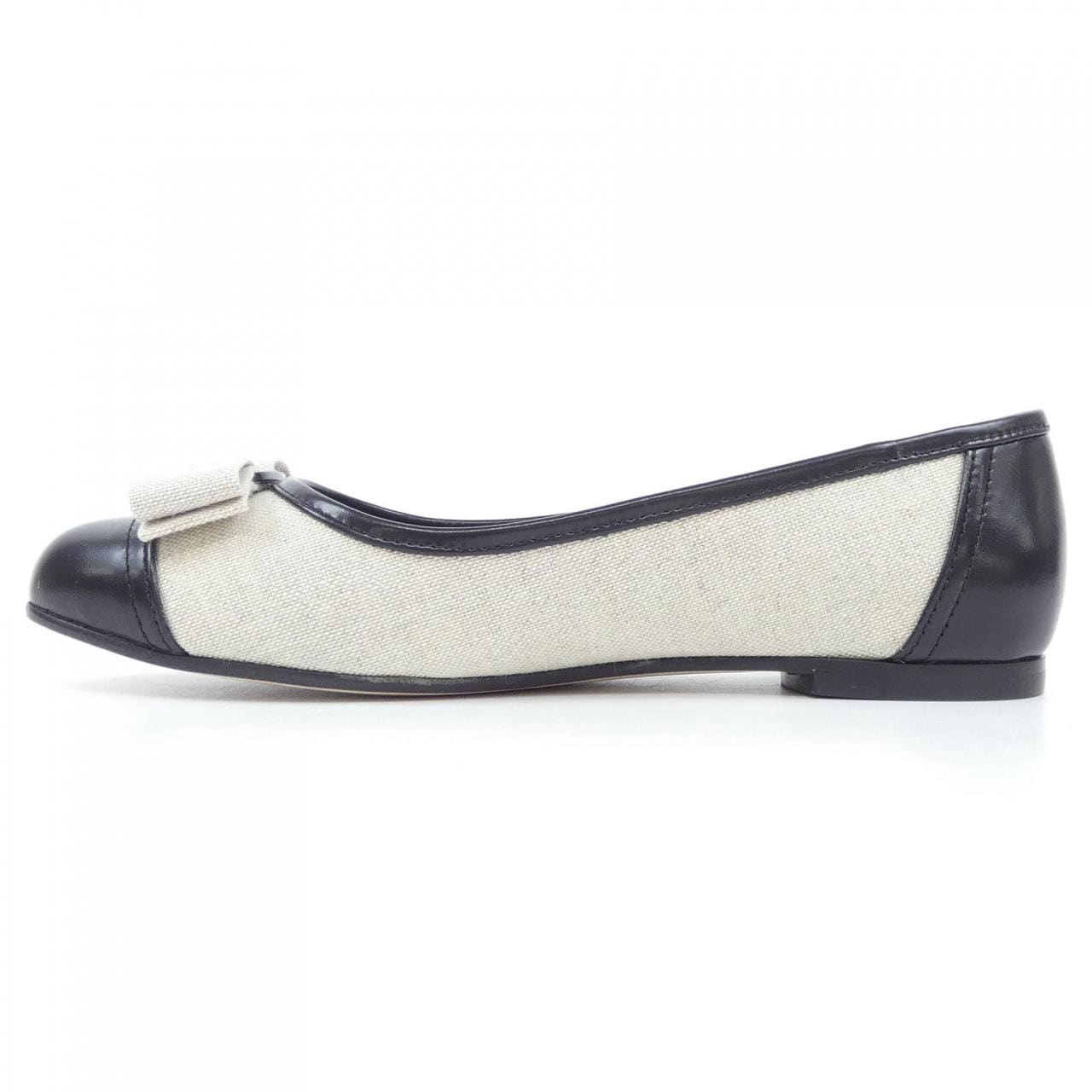 サルヴァトーレフェラガモ SALVATORE FERRAGAMO フラットシューズ