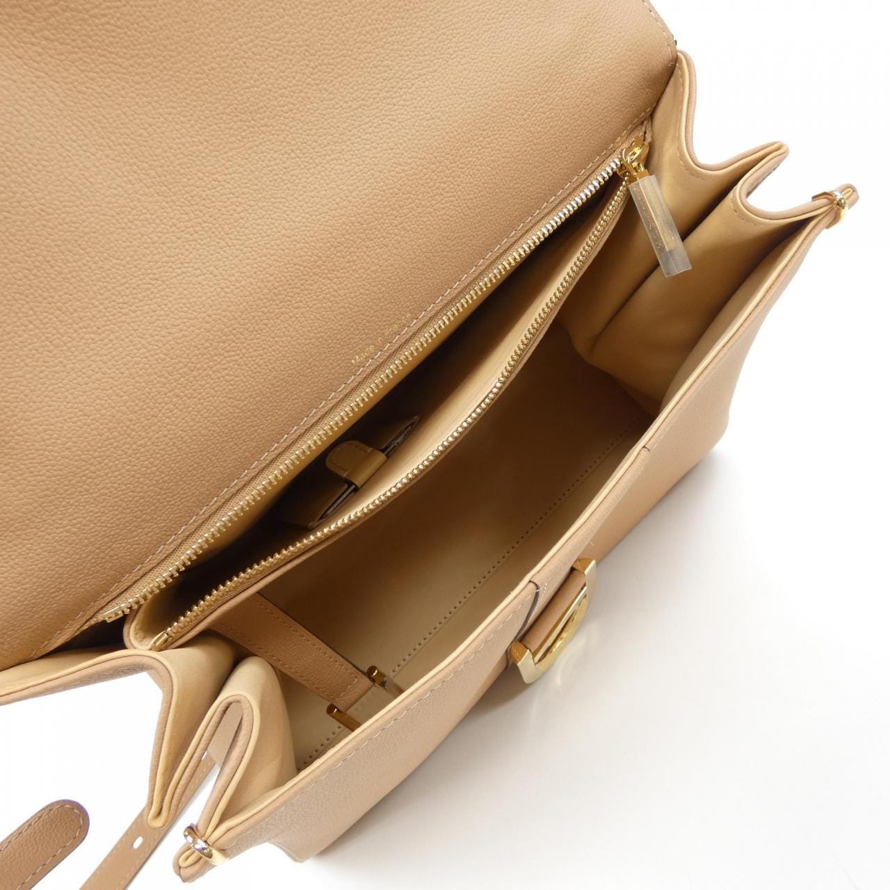 德尔沃DELVAUX