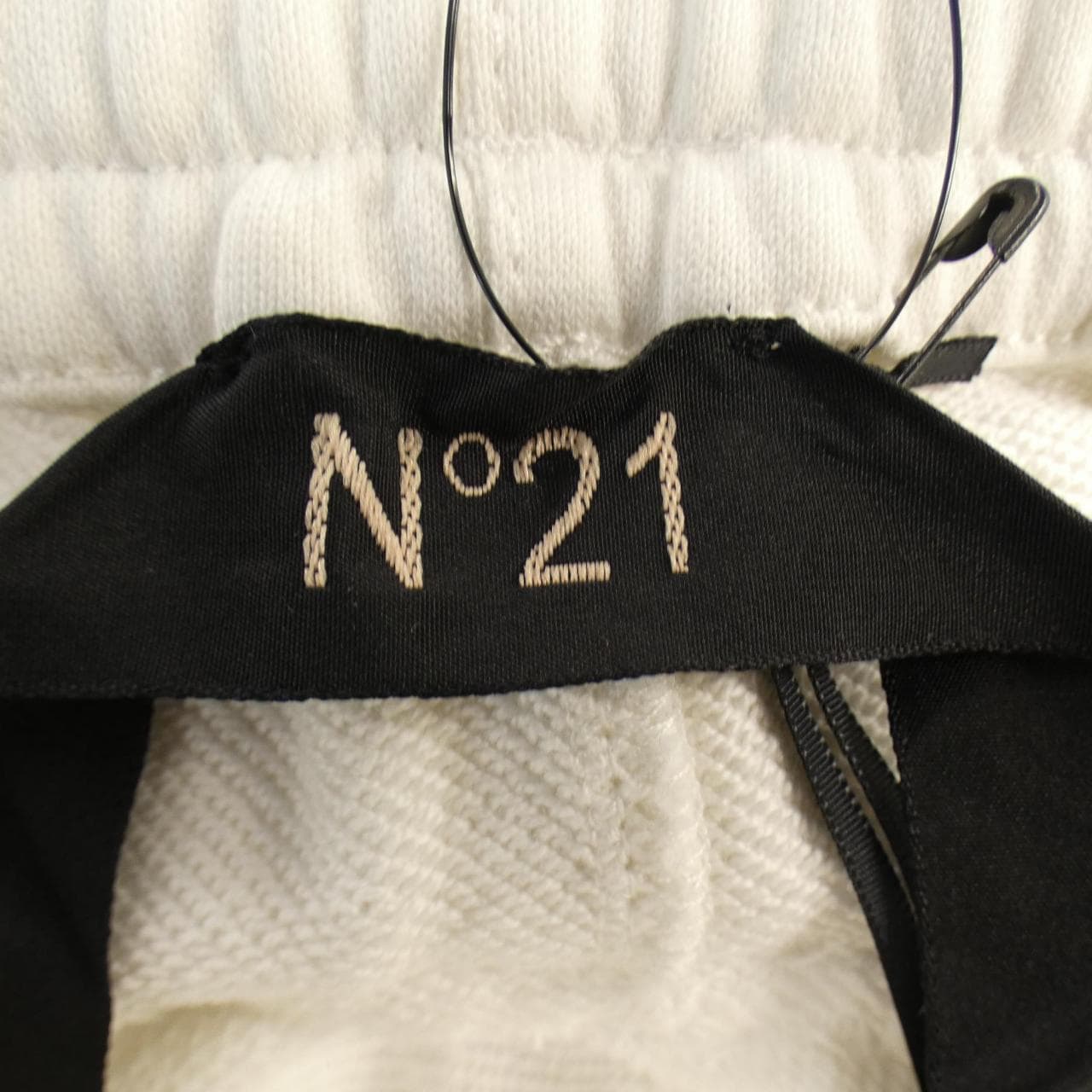 ヌメロヴェントゥーノ N°21 ショートパンツ