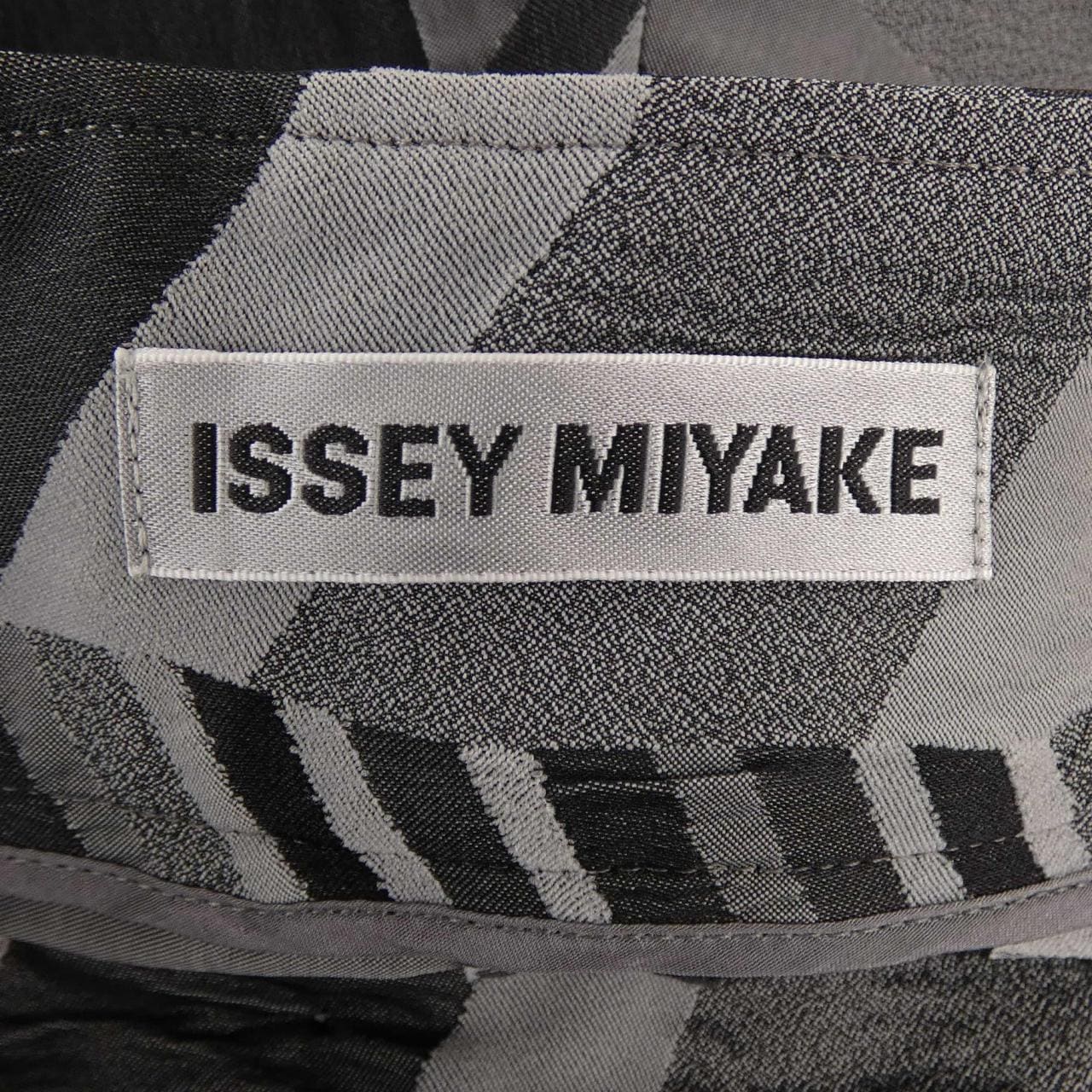 イッセイミヤケ ISSEY MIYAKE IM43FF016 パンツ