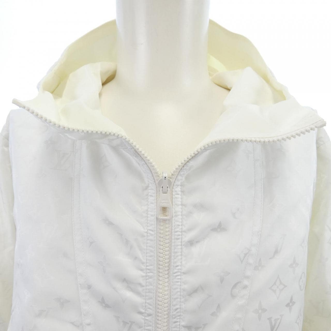 LOUIS VUITTON Monogram Reversible Nylon Windbreaker Jacket HLB46WMO6