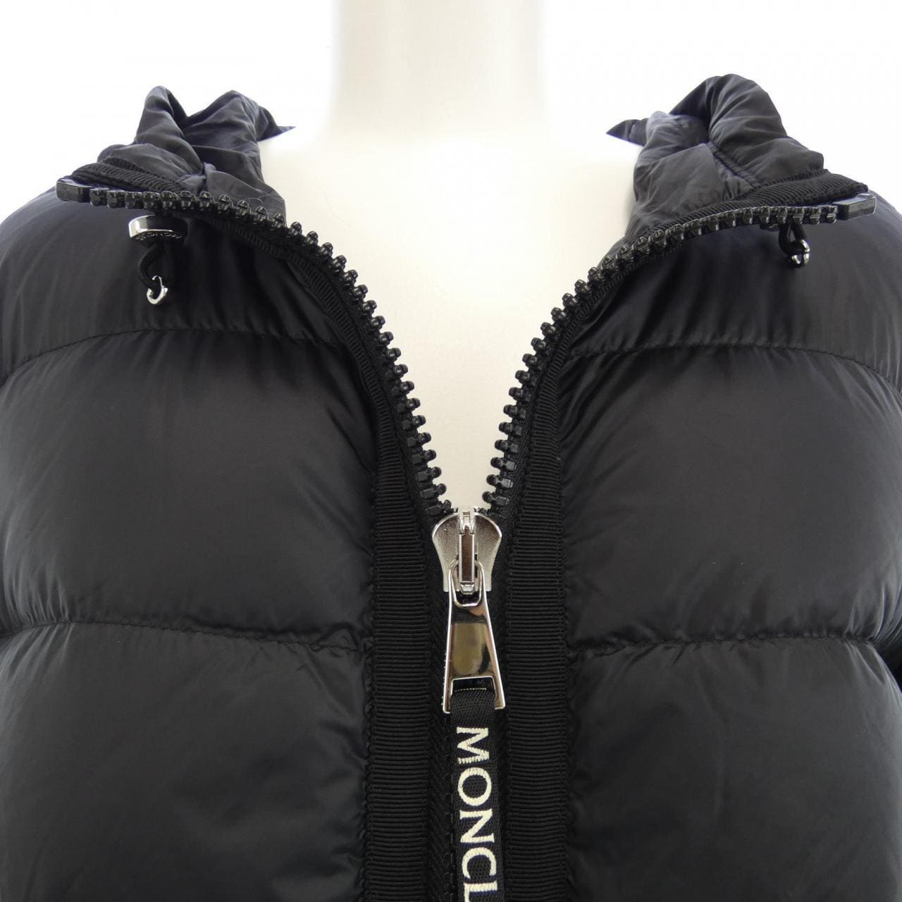 モンクレール MONCLER ダウンジャケット