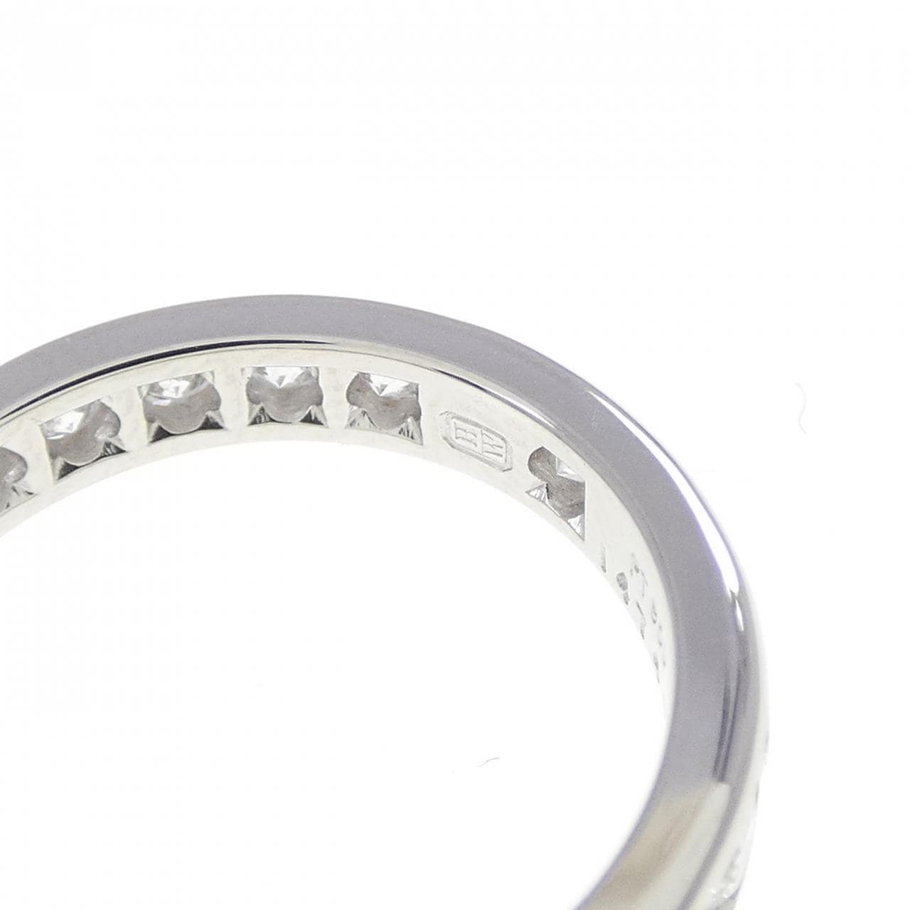 ハリーウィンストン ラウンドチャネルセット リング