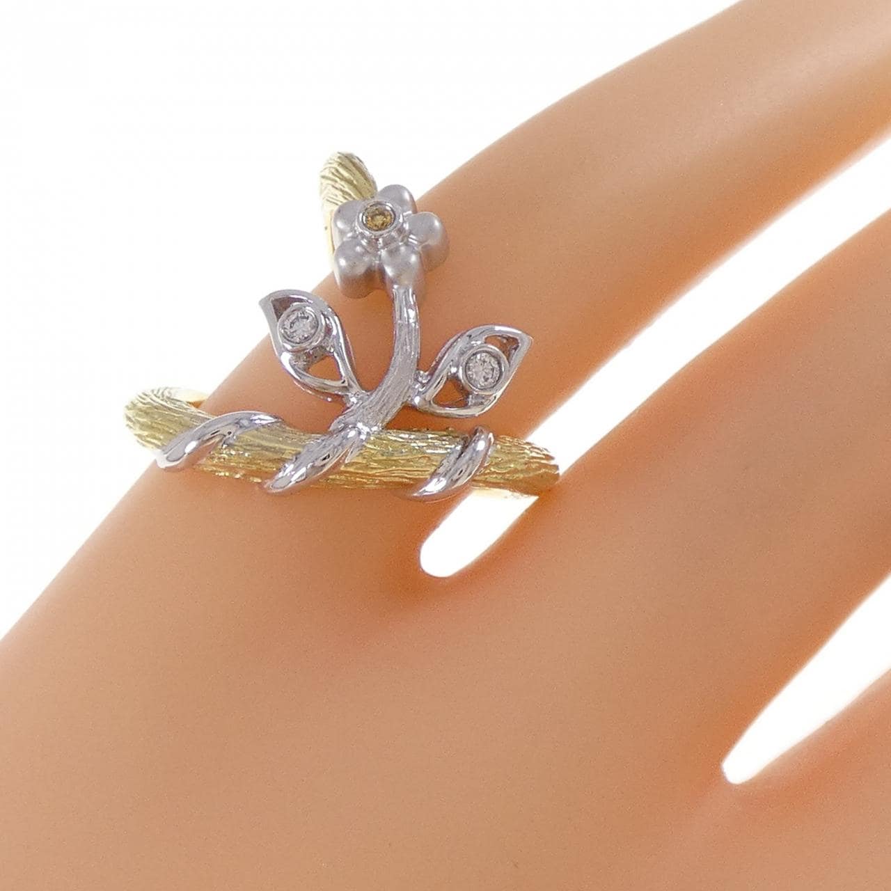 カラチ フラワー ダイヤモンド リング 0.04CT