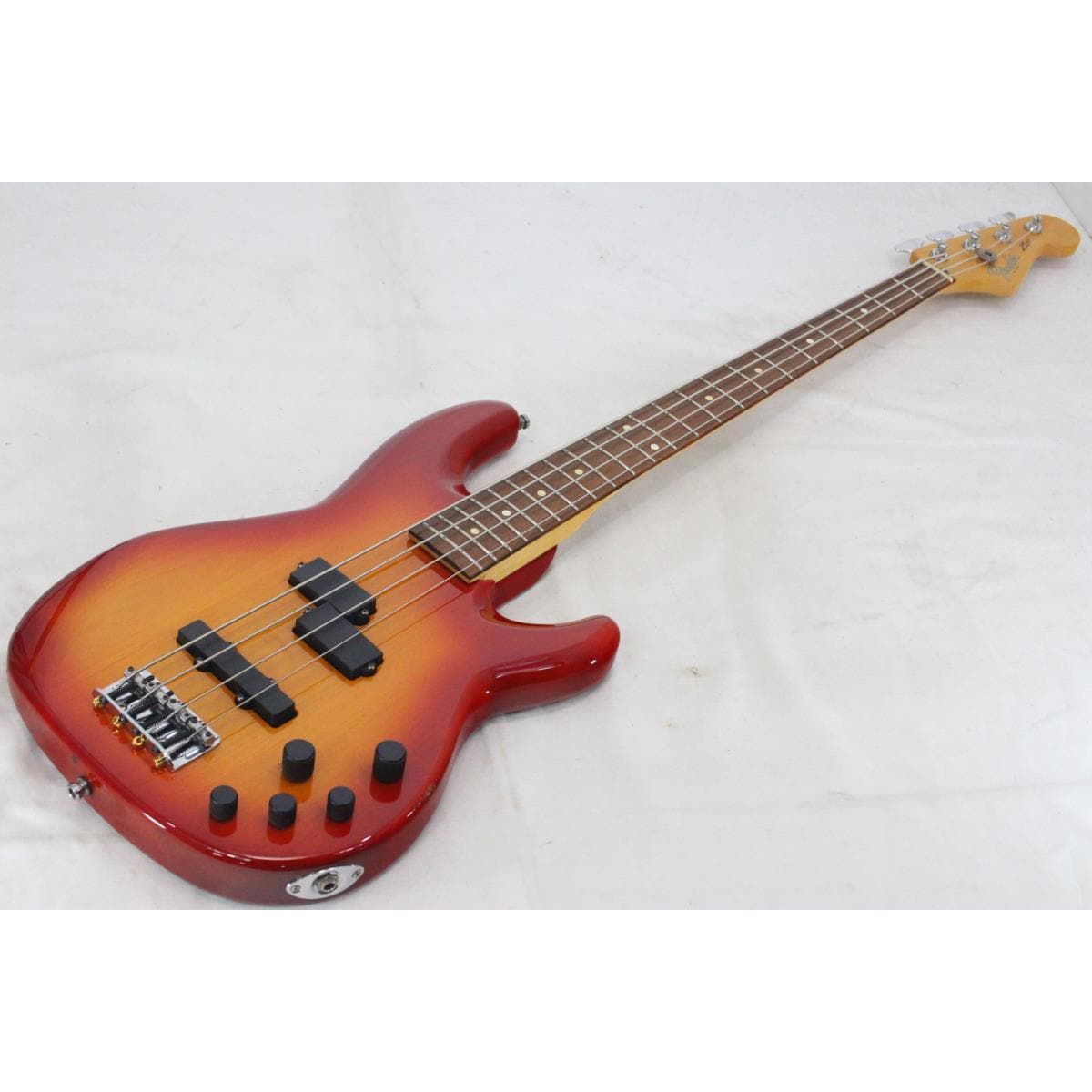 FENDER DELUXE ZONE BASS