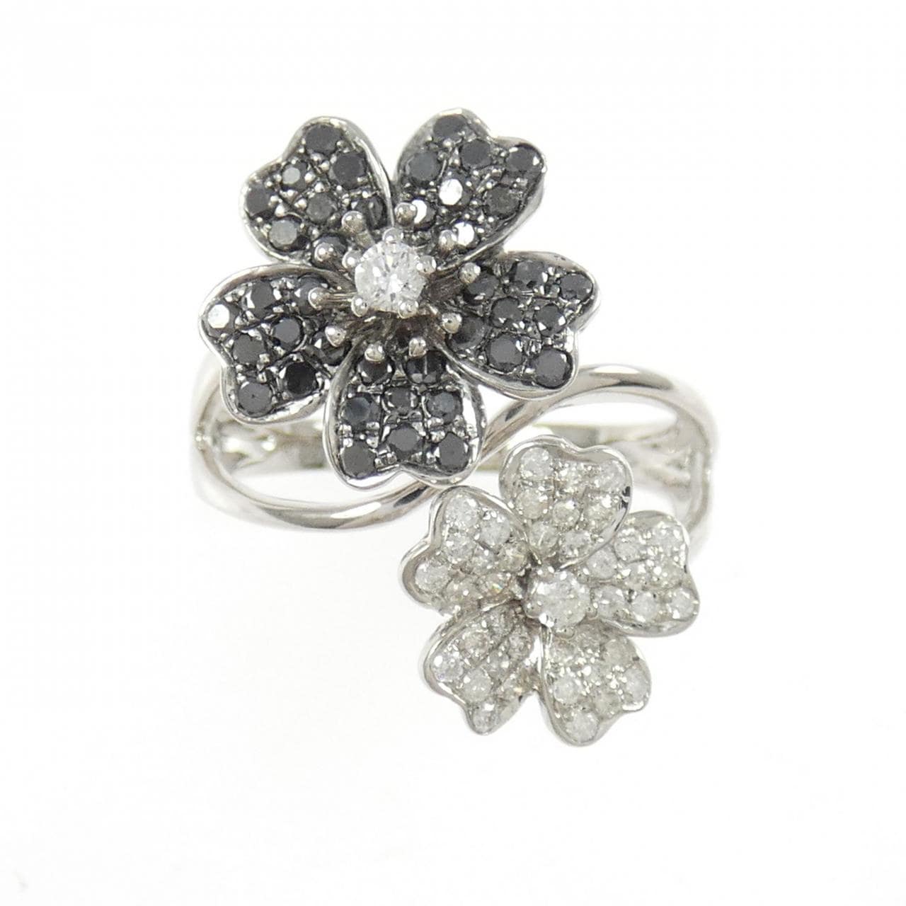 K18WG/K18BG フラワー ダイヤモンド リング 0.75CT