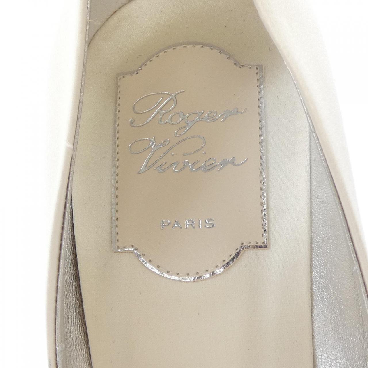 ロジェヴィヴィエ ROGER VIVIER パンプス