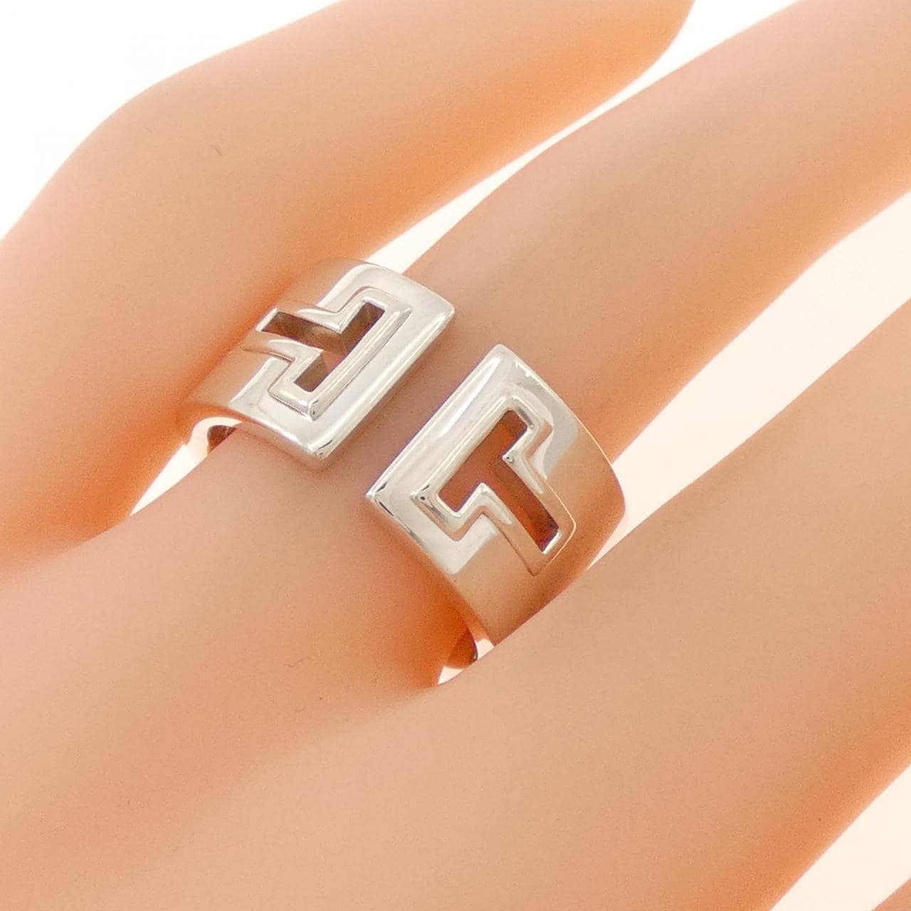 ティファニー Tカットアウト リング