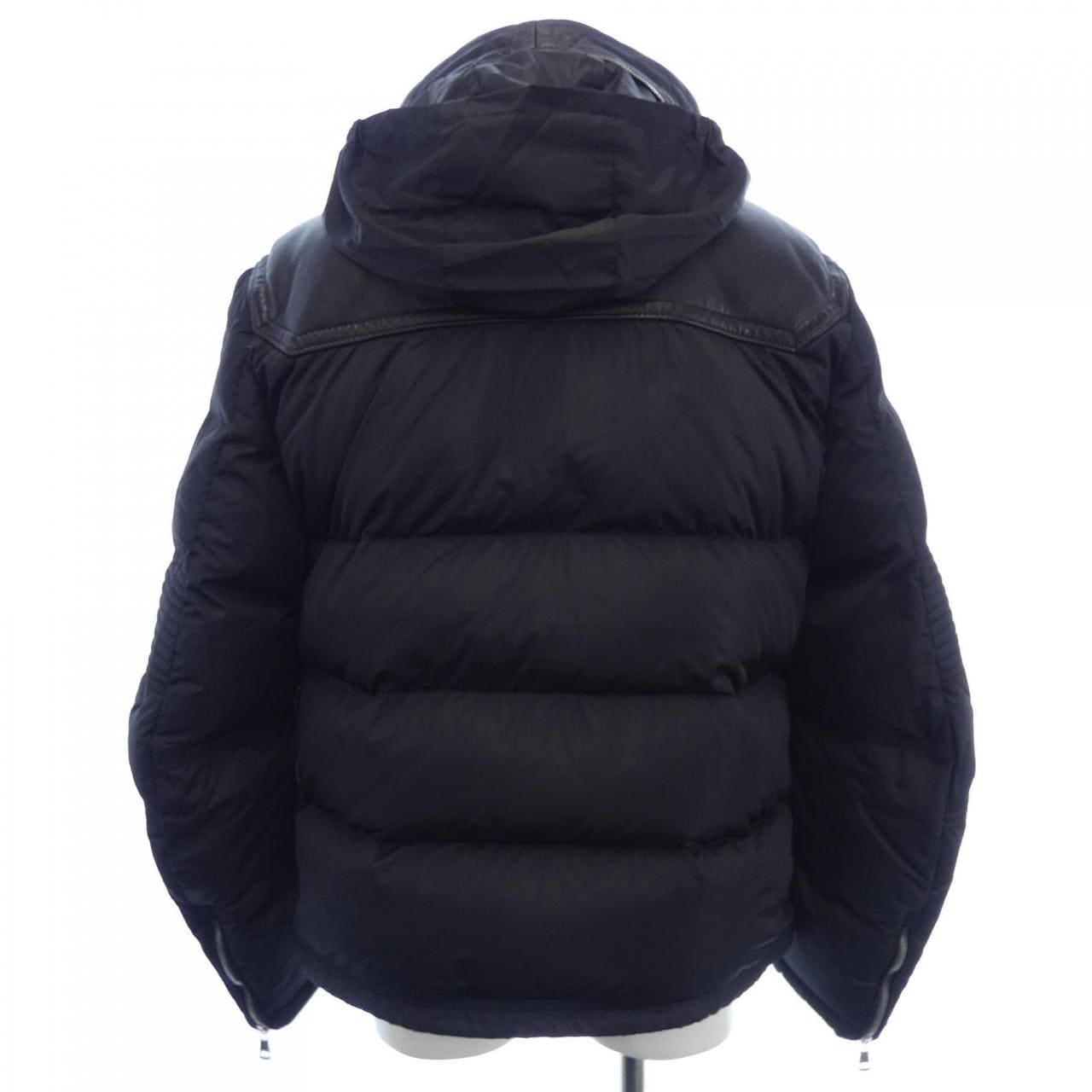 モンクレール MONCLER ダウンジャケット