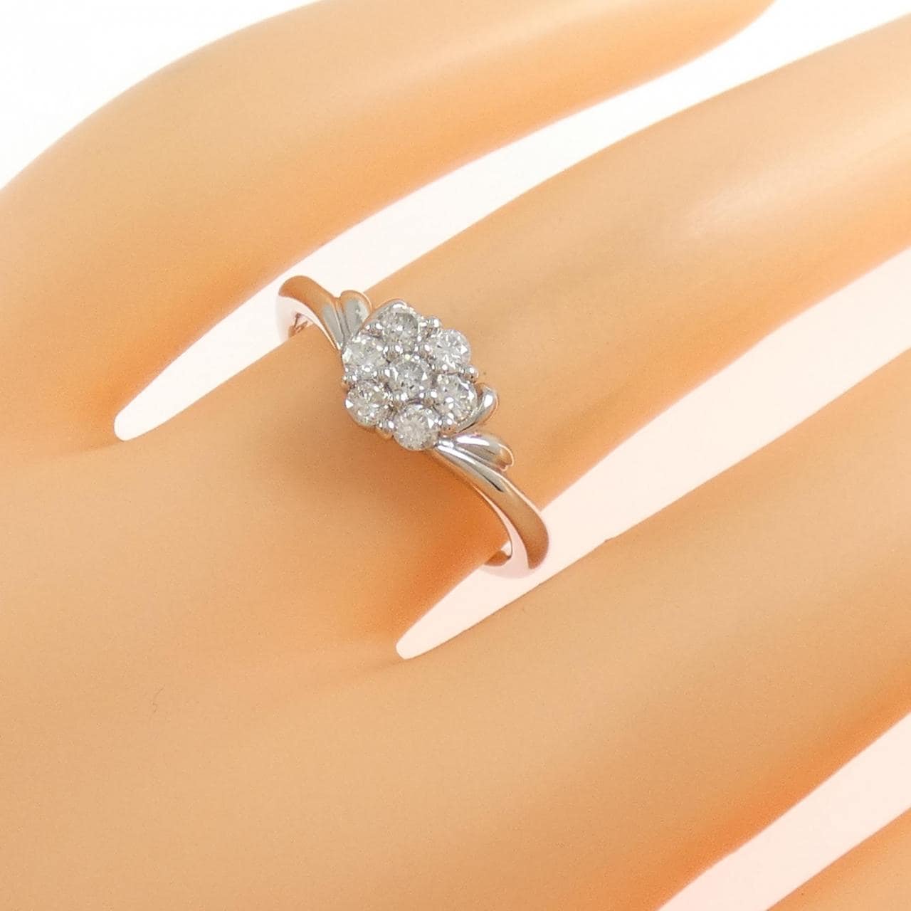PT900 フラワー ダイヤモンド リング 0.3CT