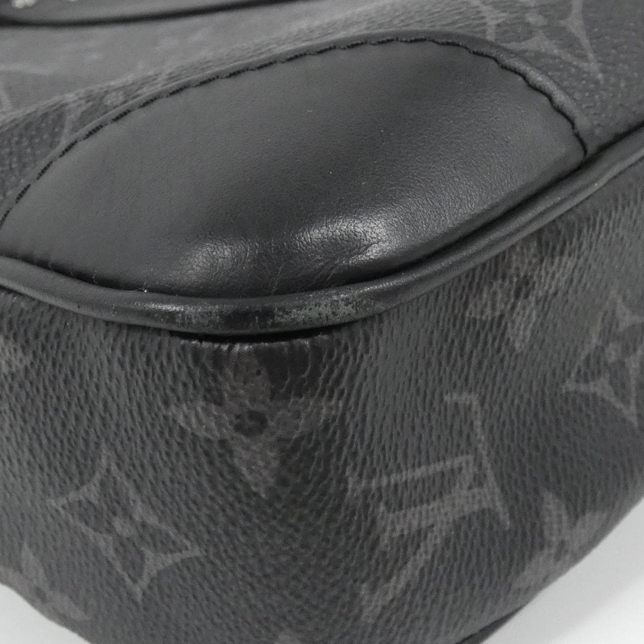 ルイヴィトン モノグラム エクリプス ポルト ドキュマン ヴォワヤージュ M46457 バッグ