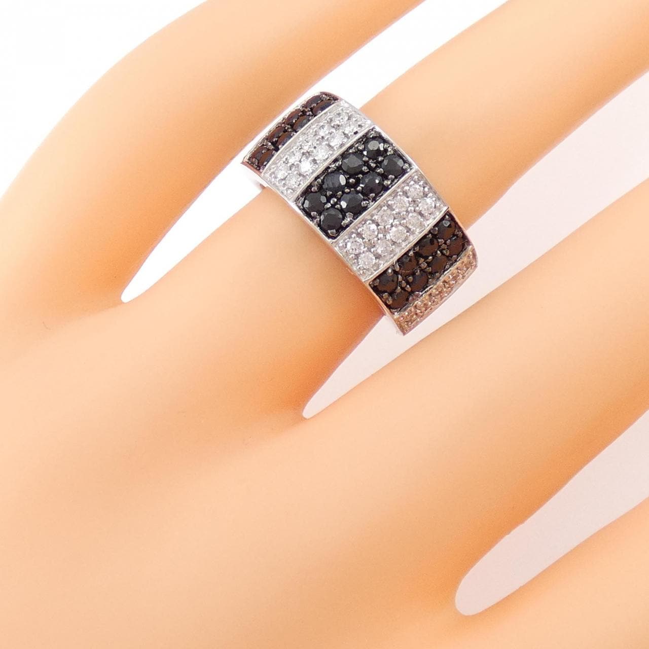 K18WG/K18BG Sapphire Ring 1.02CT