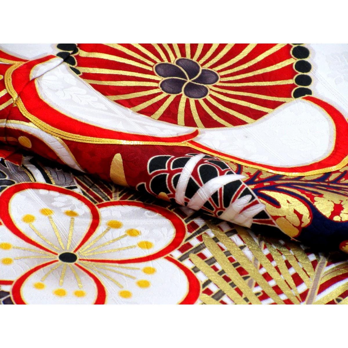 振袖　友禅金彩加工　刺繍入り