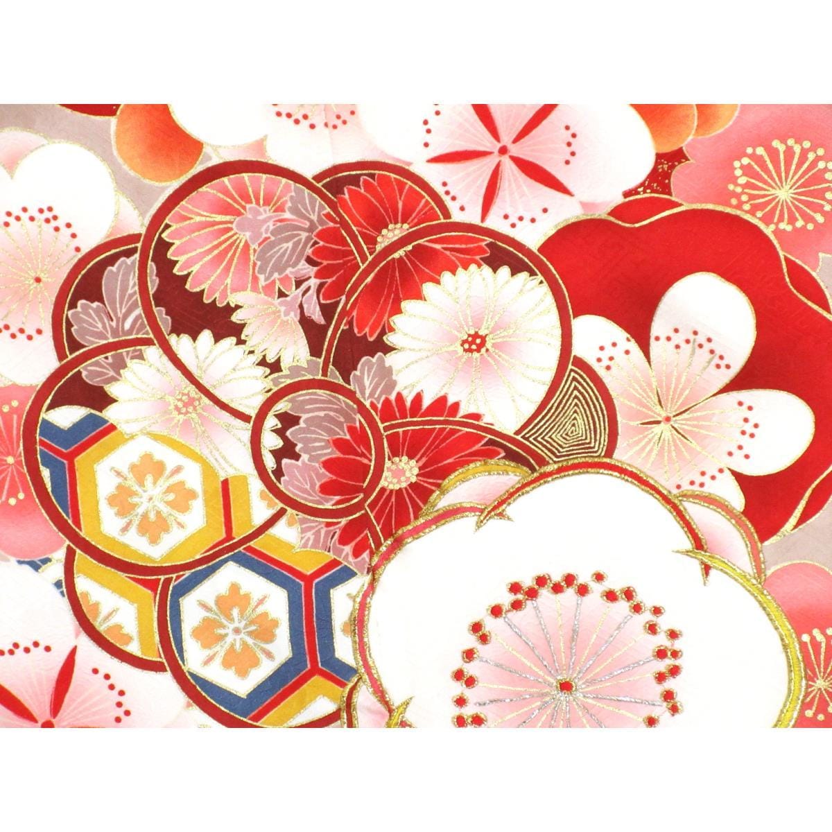 振袖　友禅金彩加工　刺繍入り