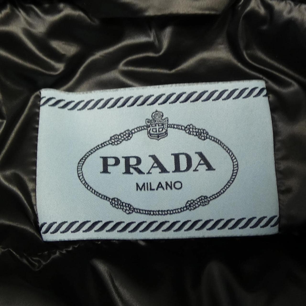プラダ PRADA トライアングルロゴ 290546 R212 11HU ダウンベスト