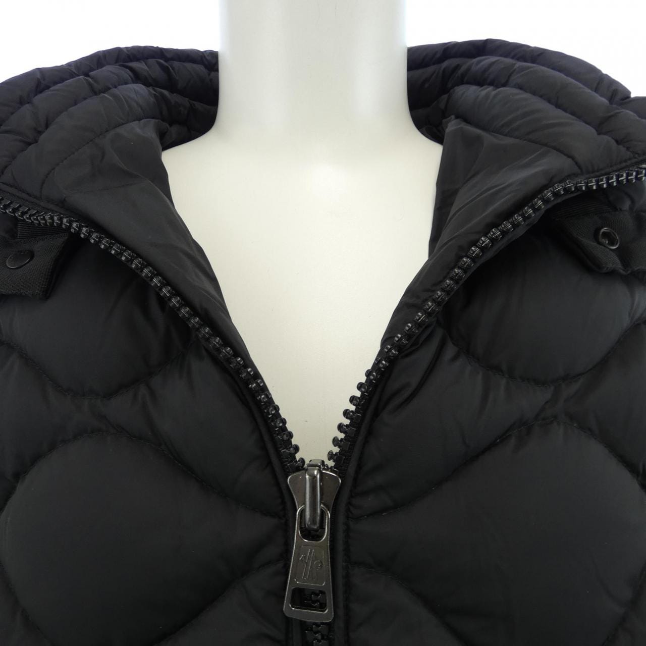 モンクレール MONCLER ダウンジャケット