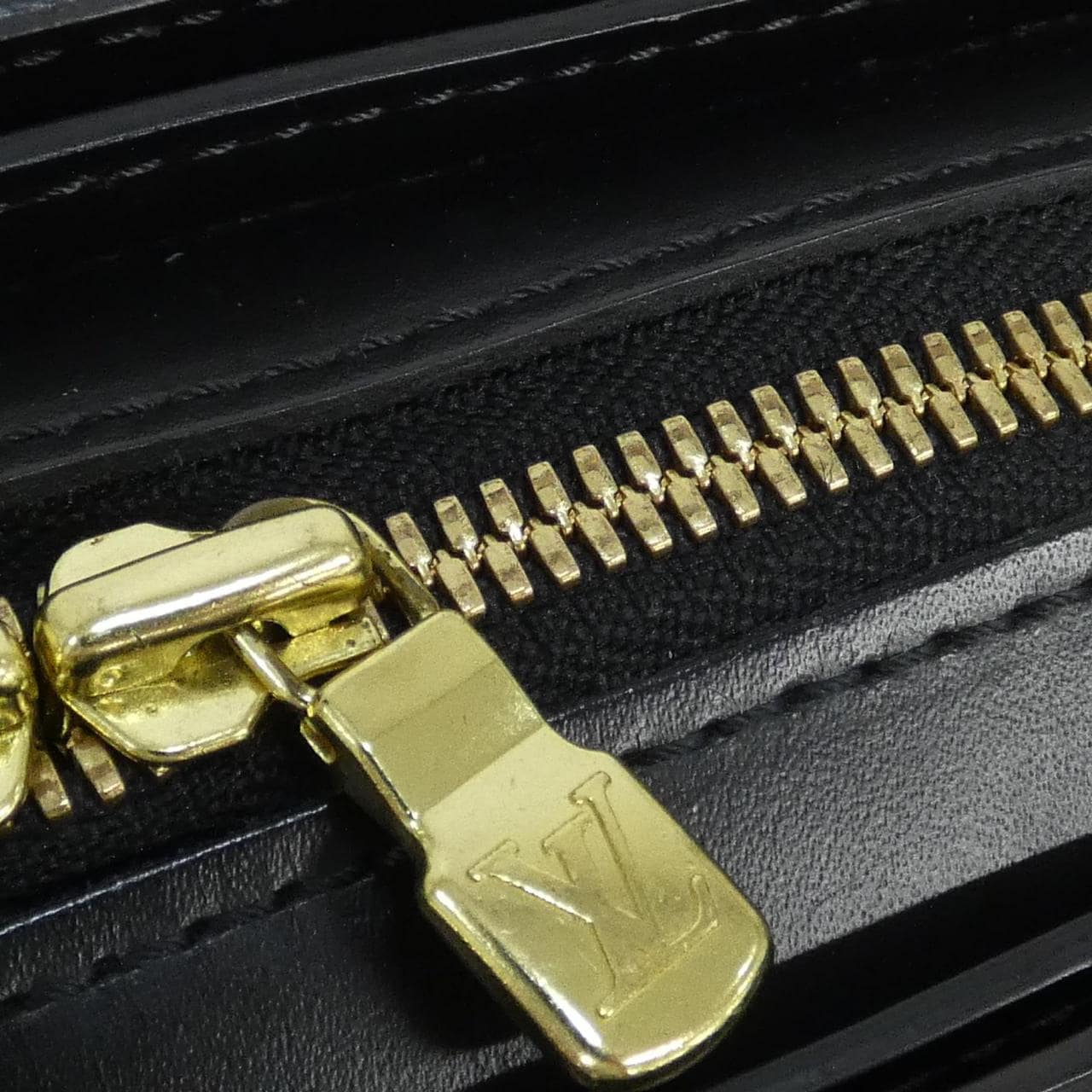 ルイヴィトン エピ ポンヌフ M52052 バッグ