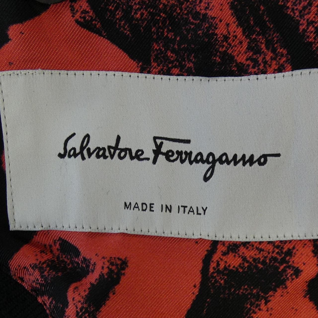 サルヴァトーレフェラガモ SALVATORE FERRAGAMO コート