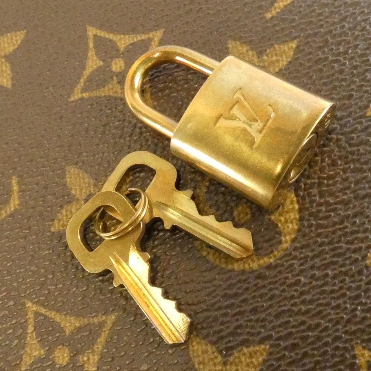 ルイヴィトン モノグラム モントルグイユ GM M95566 ショルダーバッグ