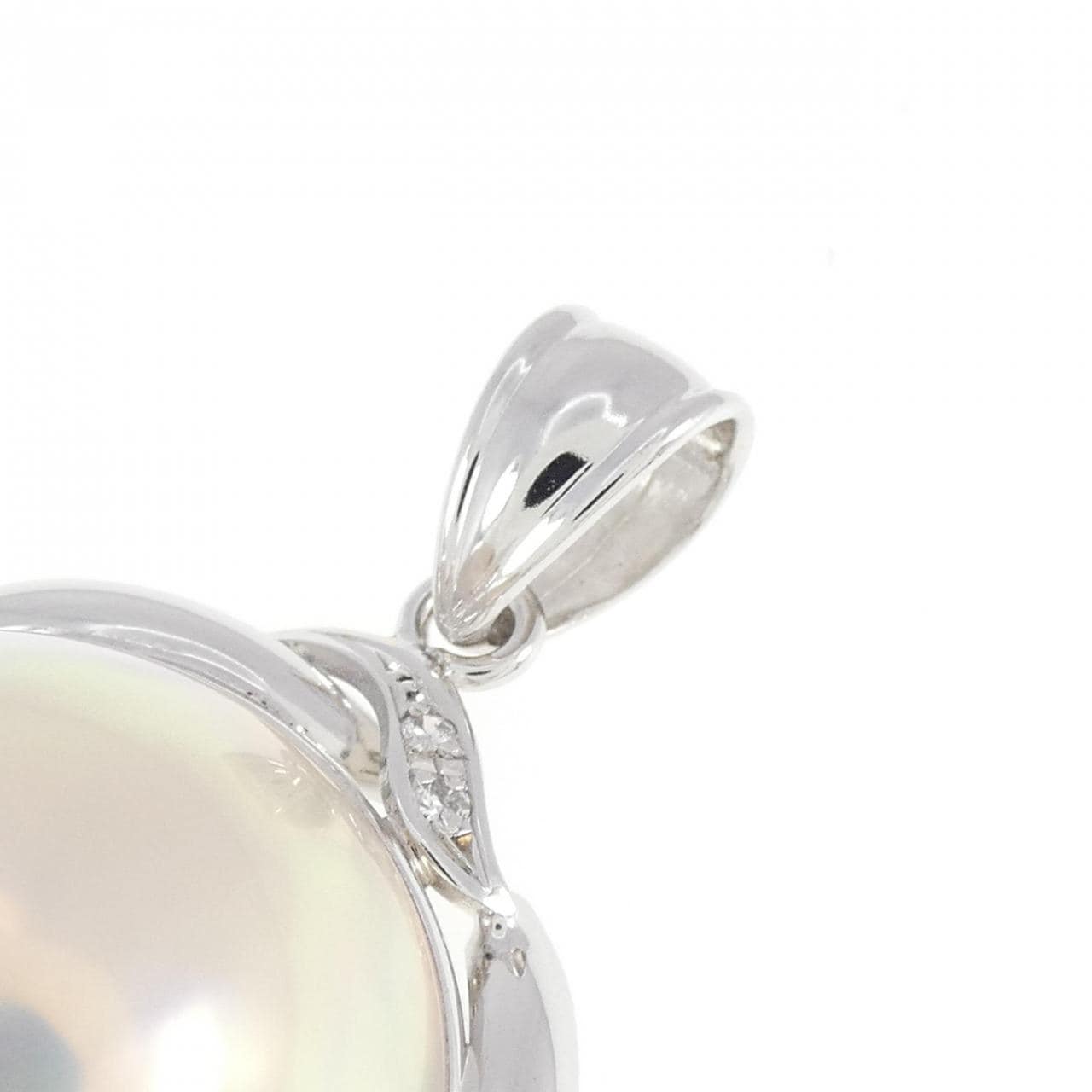 K14WG Mabe pearl pendant