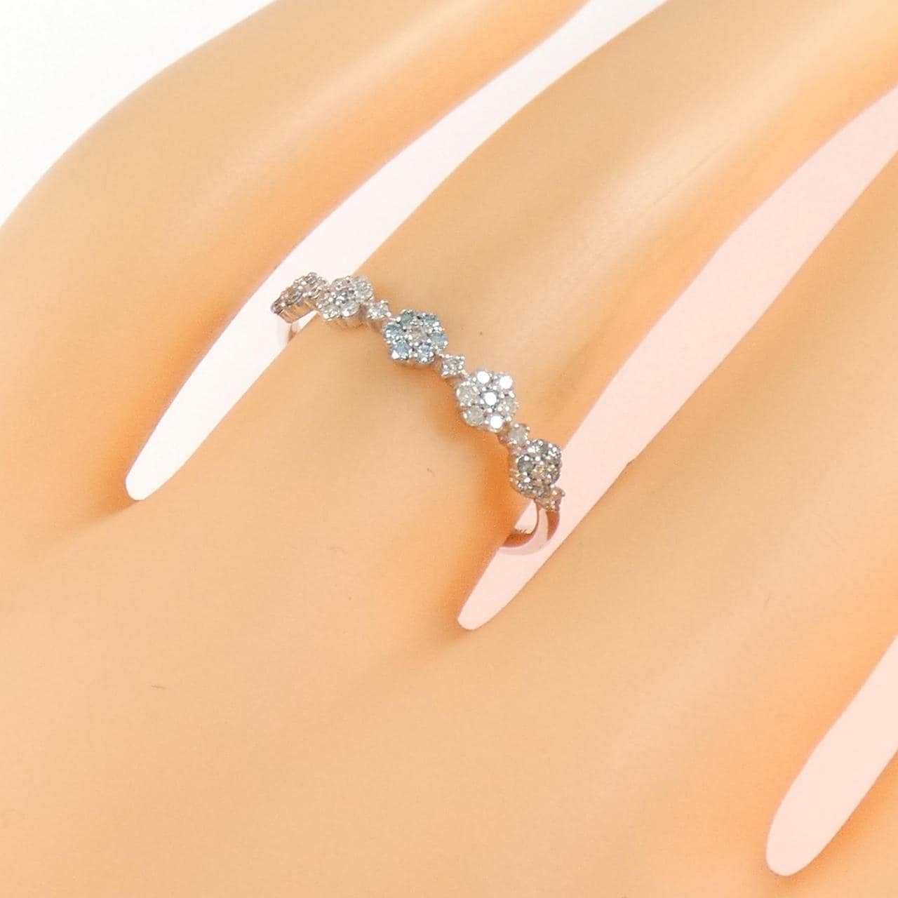 K10WG フラワー ダイヤモンド リング 0.20CT